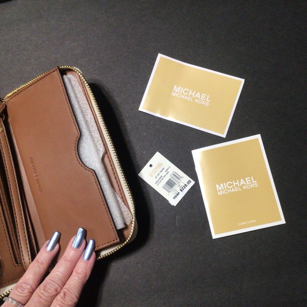 Michael Kors Vanilla Leather Wallet/Clutch - Picture 6 of 8